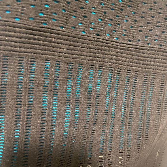 2 piece Guess skirt and halter. Size xs. - Picture 3 of 6